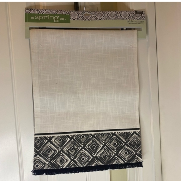 Bohemian Tassled No-Wrinkle Linen Look Cotton Table Runner Black & White BNWT SO - Picture 1 of 10